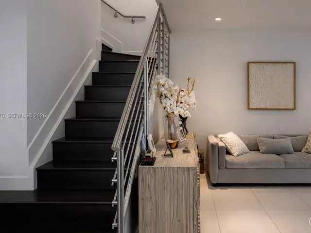 4-bedroom home for sale in Doral - 10464 NW 66th St - MondialRealty