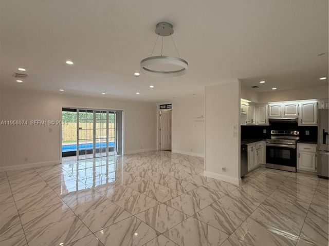 Home for rent at 19253 Carolina Cir - photo 7421826