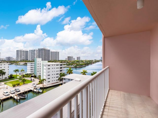 2-bedroom condo for sale in Hallandale Beach - 3161 S Ocean Dr 809 - MondialRealty