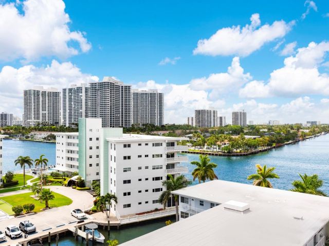 2-bedroom condo for sale in Hallandale Beach - 3161 S Ocean Dr 809 - MondialRealty
