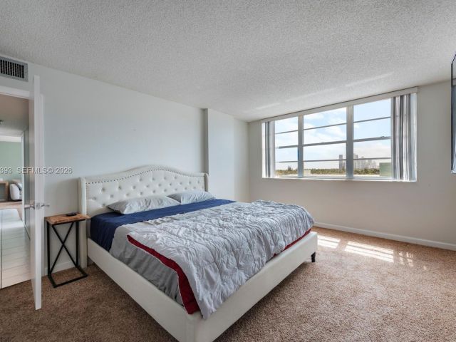 2-bedroom condo for sale in Hallandale Beach - 3161 S Ocean Dr 809 - MondialRealty