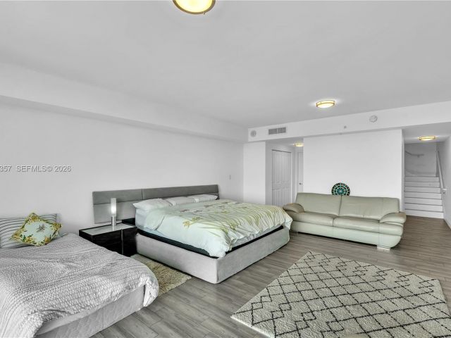 Apartment for rent  Unit #907 - photo 7426544