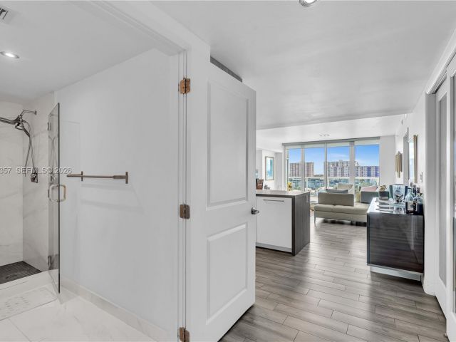 Apartment for rent  Unit #907 - photo 7426550