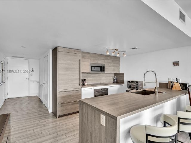 Apartment for rent  Unit #907 - photo 7426553