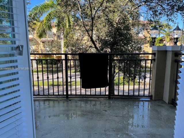 Home for rent at 819 SW 147th Ave 1405 - photo 7516941