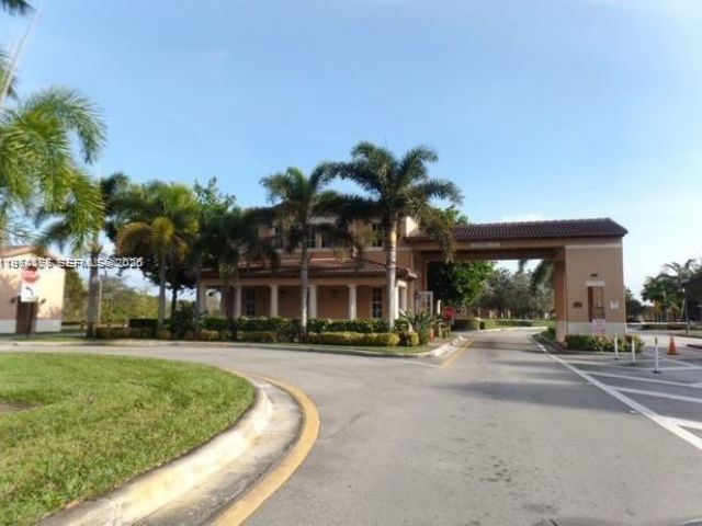 Home for rent at 819 SW 147th Ave 1405 - photo 7516944