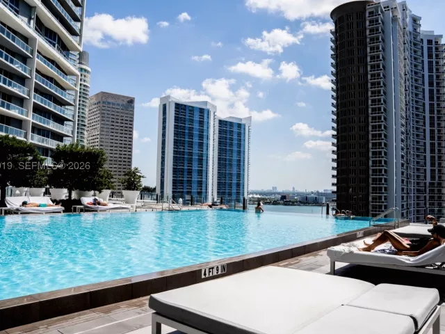 1-bedroom condo for sale in Miami - 495 Brickell Ave 3208 - MondialRealty