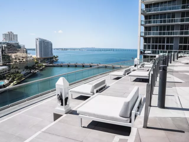 1-bedroom condo for sale in Miami - 495 Brickell Ave 3208 - MondialRealty
