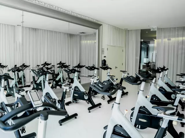 1-bedroom condo for sale in Miami - 495 Brickell Ave 3208 - MondialRealty