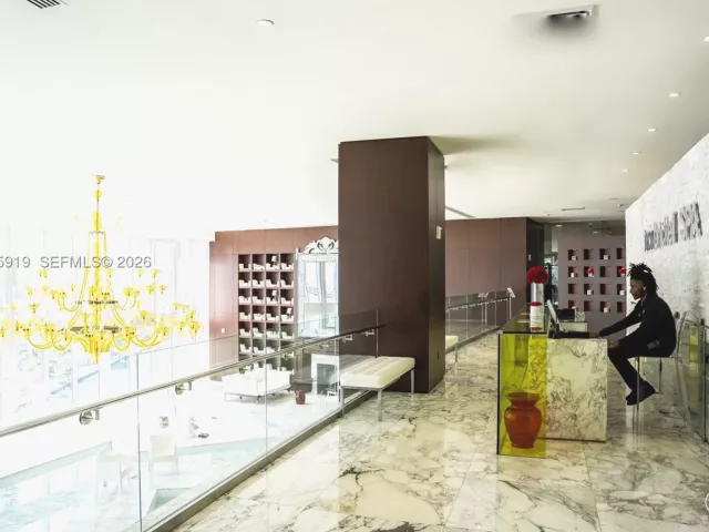 1-bedroom condo for sale in Miami - 495 Brickell Ave 3208 - MondialRealty