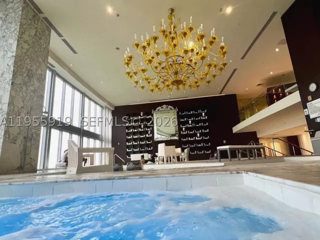 1-bedroom condo for sale in Miami - 495 Brickell Ave 3208 - MondialRealty