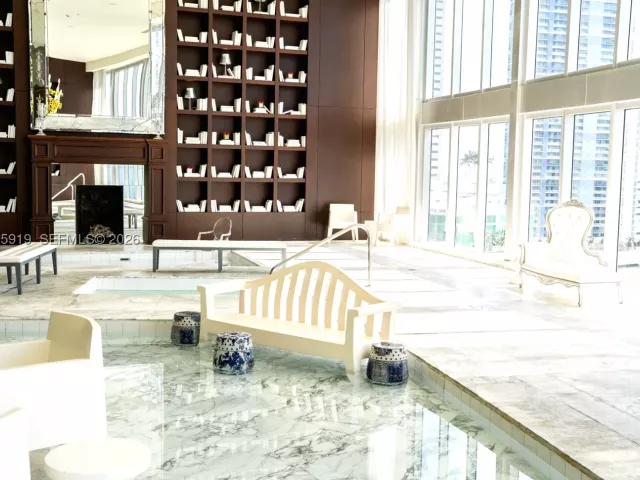 1-bedroom condo for sale in Miami - 495 Brickell Ave 3208 - MondialRealty