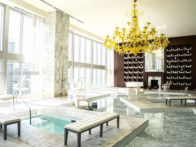 1-bedroom condo for sale in Miami - 495 Brickell Ave 3208 - MondialRealty