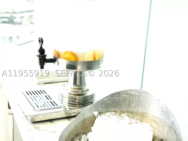 1-bedroom condo for sale in Miami - 495 Brickell Ave 3208 - MondialRealty