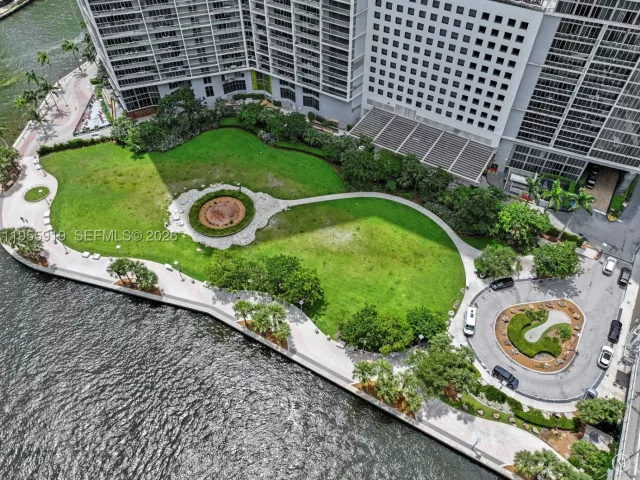 1-bedroom condo for sale in Miami - 495 Brickell Ave 3208 - MondialRealty
