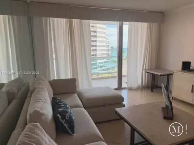 2-bedroom condo for rent in Miami Beach - 5161 Collins Ave 703 - MondialRealty