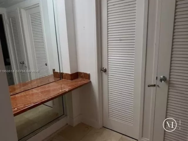 2-bedroom condo for rent in Miami Beach - 5161 Collins Ave 703 - MondialRealty