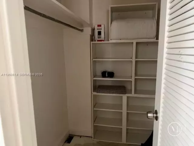 2-bedroom condo for rent in Miami Beach - 5161 Collins Ave 703 - MondialRealty