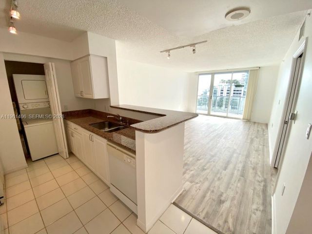 1-bedroom condo for rent in Miami - 1155 Brickell Bay Dr 607 - MondialRealty