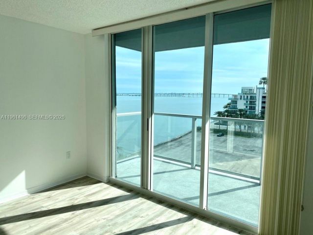 1-bedroom condo for rent in Miami - 1155 Brickell Bay Dr 607 - MondialRealty