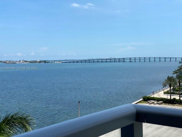 1-bedroom condo for rent in Miami - 1155 Brickell Bay Dr 607 - MondialRealty