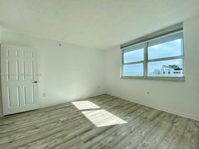 1-bedroom condo for rent in Miami - 1155 Brickell Bay Dr 607 - MondialRealty