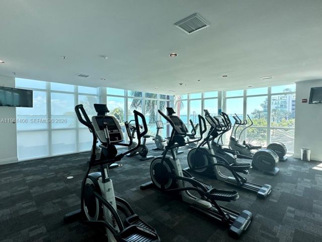 1-bedroom condo for rent in Miami - 1155 Brickell Bay Dr 607 - MondialRealty