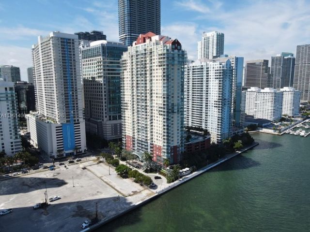 1-bedroom condo for rent in Miami - 1155 Brickell Bay Dr 607 - MondialRealty