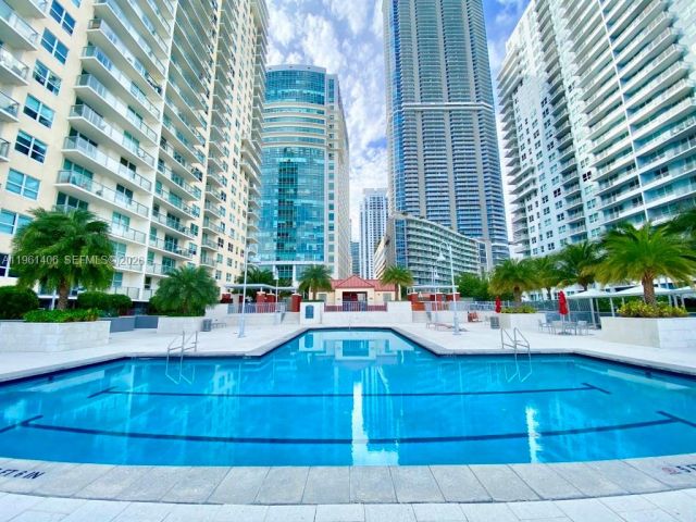 1-bedroom condo for rent in Miami - 1155 Brickell Bay Dr 607 - MondialRealty