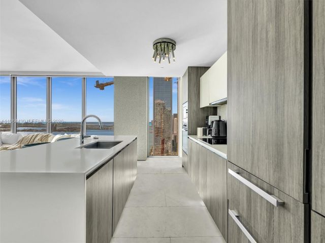 Apartment for sale  Unit #3307 - photo 7426073