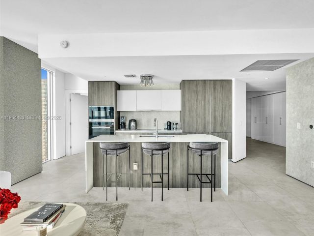 Apartment for sale  Unit #3307 - photo 7426075