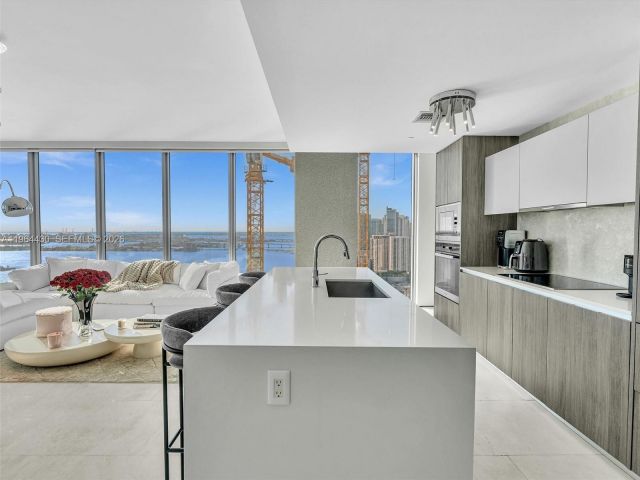 Apartment for sale  Unit #3307 - photo 7426077