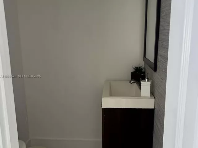 3-bedroom home for sale in Miami - 10035 SW 141st Ct - MondialRealty