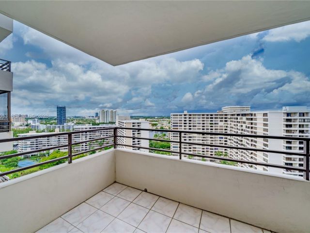 Apartment for rent  Unit #2019 - photo 7445794