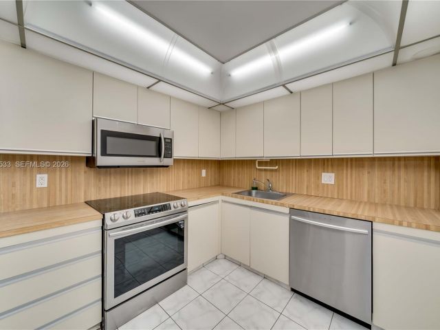 Apartment for rent  Unit #2019 - photo 7445797