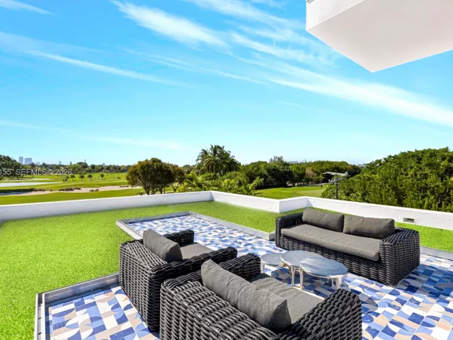6-bedroom home for sale in Miami Beach - 2499 N Meridian Ave - MondialRealty