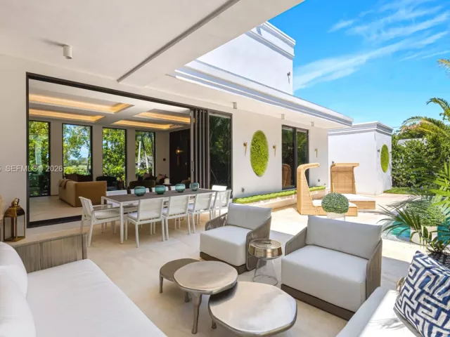 6-bedroom home for sale in Miami Beach - 2499 N Meridian Ave - MondialRealty