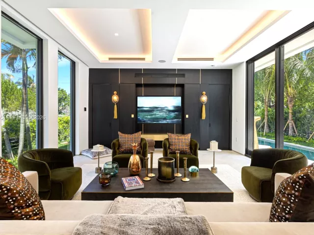 6-bedroom home for sale in Miami Beach - 2499 N Meridian Ave - MondialRealty