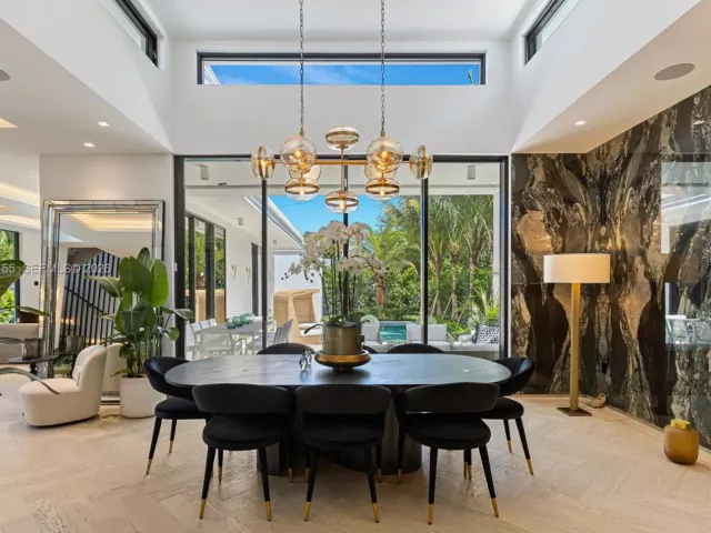 6-bedroom home for sale in Miami Beach - 2499 N Meridian Ave - MondialRealty