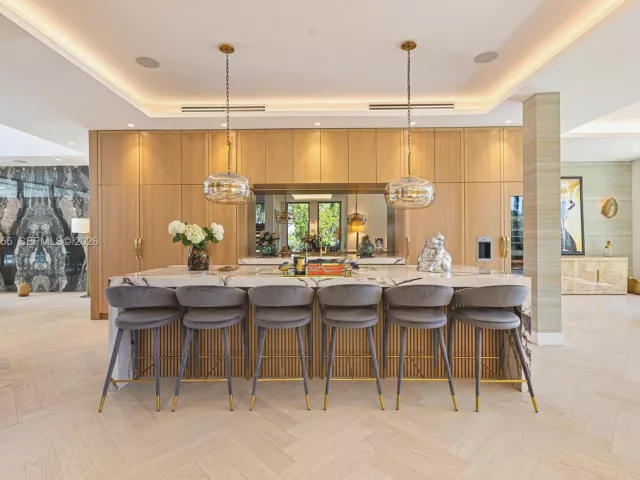 6-bedroom home for sale in Miami Beach - 2499 N Meridian Ave - MondialRealty