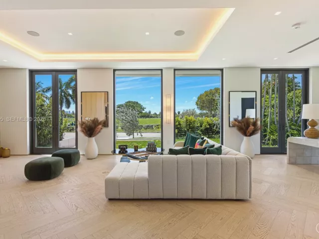 6-bedroom home for sale in Miami Beach - 2499 N Meridian Ave - MondialRealty