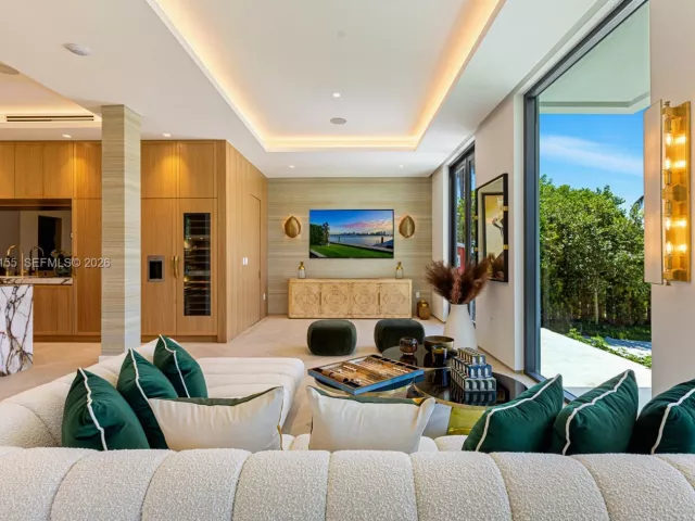 6-bedroom home for sale in Miami Beach - 2499 N Meridian Ave - MondialRealty