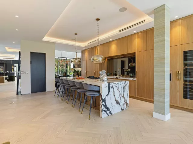 6-bedroom home for sale in Miami Beach - 2499 N Meridian Ave - MondialRealty