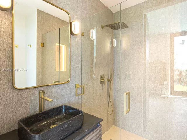 6-bedroom home for sale in Miami Beach - 2499 N Meridian Ave - MondialRealty