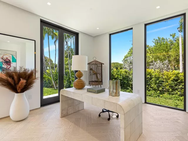 6-bedroom home for sale in Miami Beach - 2499 N Meridian Ave - MondialRealty