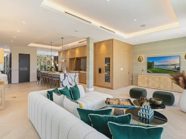 6-bedroom home for sale in Miami Beach - 2499 N Meridian Ave - MondialRealty