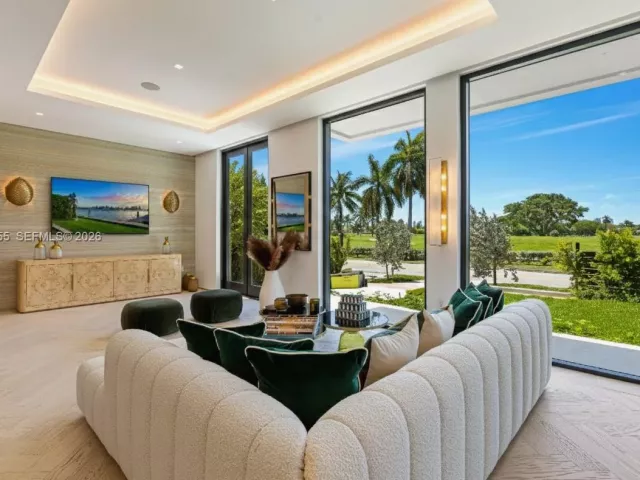 6-bedroom home for sale in Miami Beach - 2499 N Meridian Ave - MondialRealty