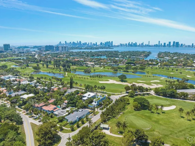 6-bedroom home for sale in Miami Beach - 2499 N Meridian Ave - MondialRealty