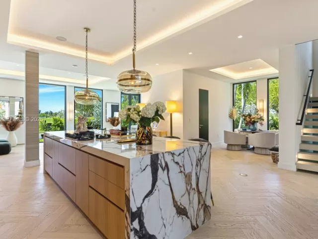 6-bedroom home for sale in Miami Beach - 2499 N Meridian Ave - MondialRealty