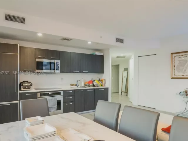 3-bedroom condo for sale in Miami - 55 SW 9th St 3906 - MondialRealty